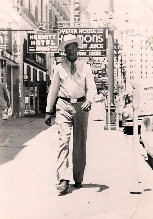 photo 3-859AUnknownManWalkingMerrittHotelampOysterHouseCirca1940s_zpsf3fde705.jpg