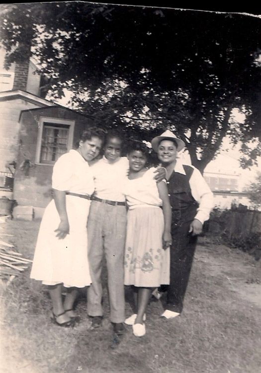 photo 17-PaulineDonald-andCarlottCirca1940s_zps1436dfbe.jpg