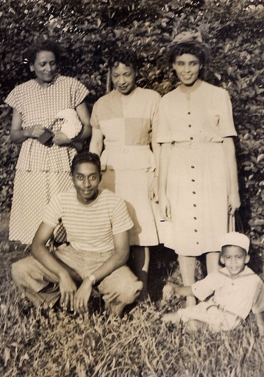 photo 6-FamilyPhoto-Circalate1940s_zpsadf1a25c.jpg