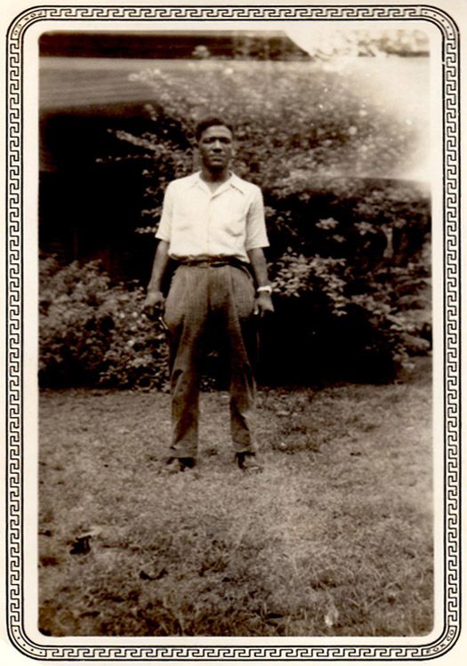 photo 8-ManInYardTheFoxCoSanAntonioTX-Sept1946_zps48033a64.jpg