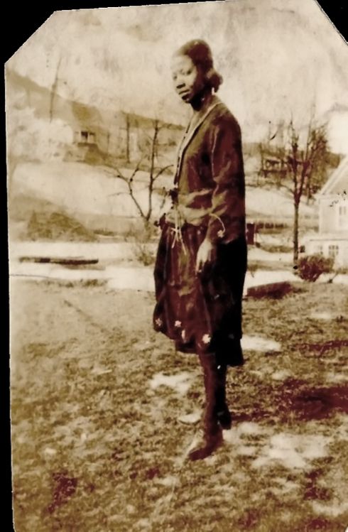 photo Young Woman Outside - Circa 1910s_zpslfxm4gxp.jpg
