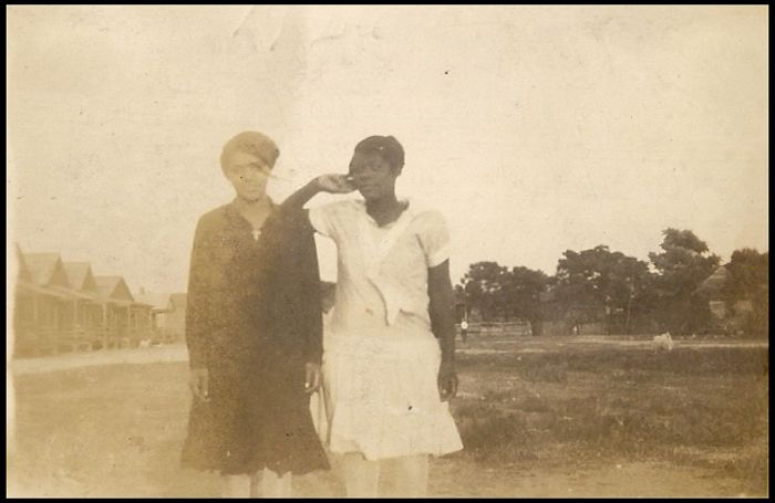 Stella & Eline 1926 photo 2-StellaampEline1926_zpse087d855.jpg