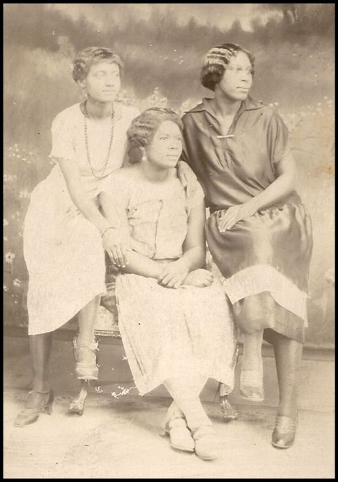 RPPC 2276 Three Sisters to Jenny Boyd 1217 S 1st Chickasha Okla - Circa 1930s photo 8-RPPC2276ThreeSisterstoJennyBoyd1217S1stChickashaOkla-Circa1930s_zps290b8897.jpg