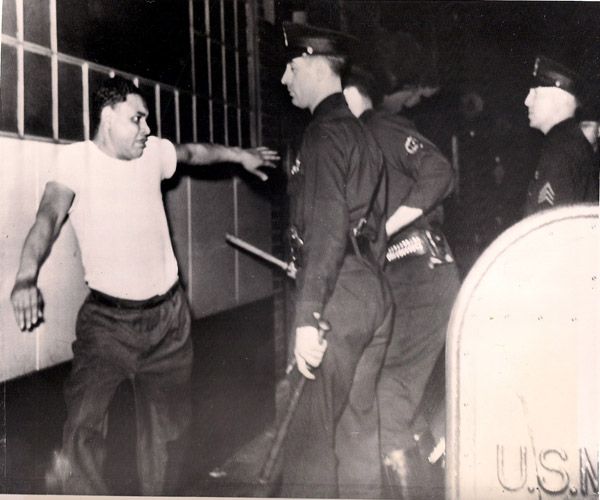 Slapping and Fights Detroit MI D5 International New Photo June 21 1943 photo SlappingandFightsDetroitMID5InternationalNewPhotoJune211943_zpsdc7ea3e6.jpg