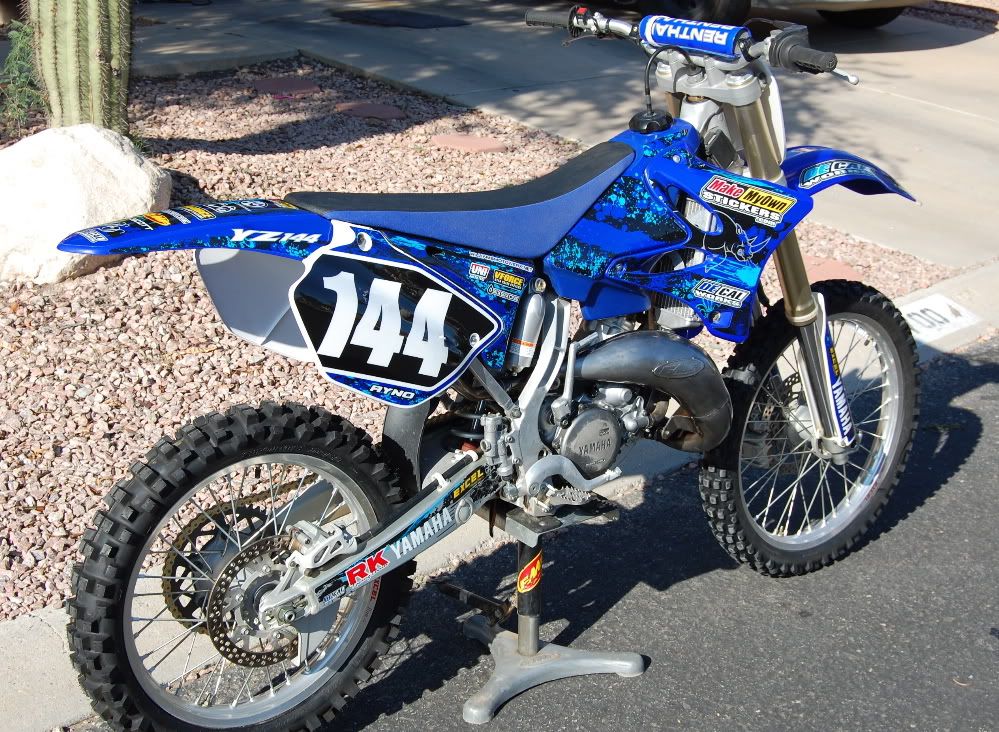 YZ144_3.jpg