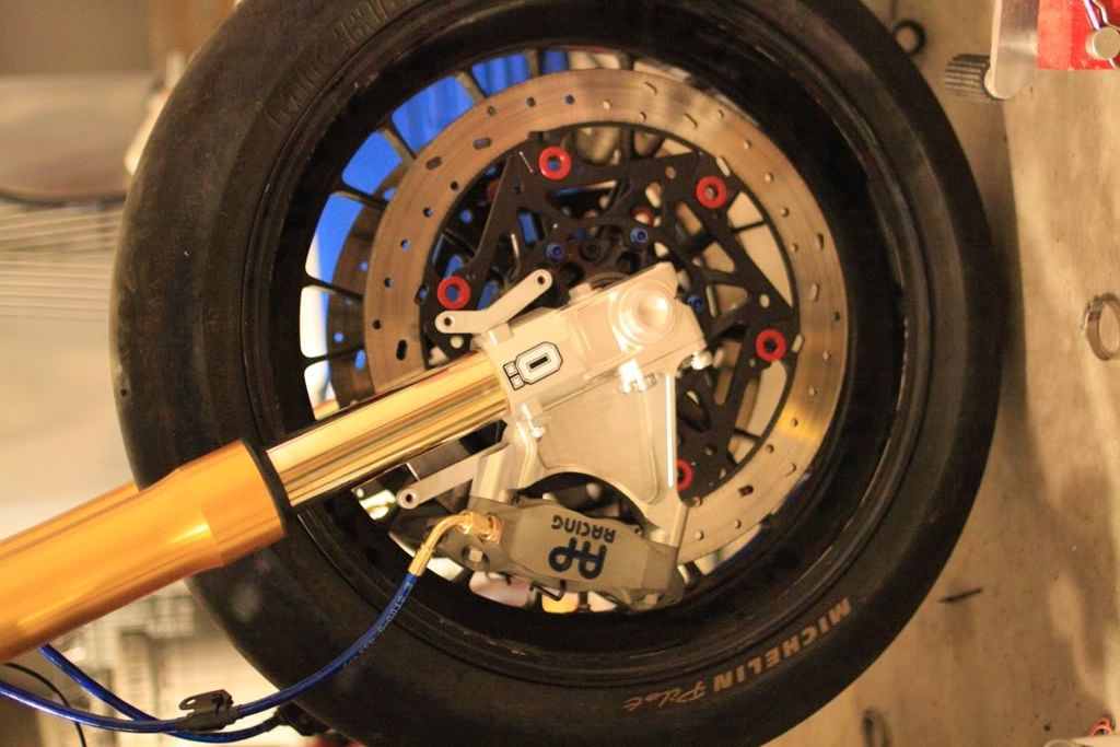 IMAGE: http://i242.photobucket.com/albums/ff190/aceboles/Girls%20and%20Bikes/IMG_4493-1.jpg