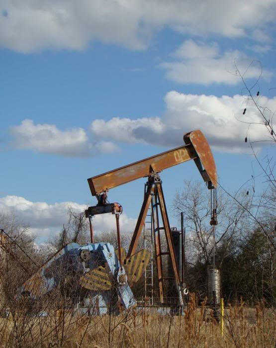 oil well photo: Highway 71 Oil Well hwy-71-oil-well-ana-villaronga.jpg