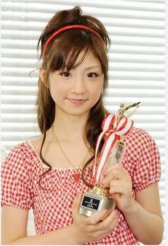 รูปภาพ Yuko Ogura นางแบบสาว ไอดอล ชุดว่ายน้ำ กับ รางวัล 1st Japan Gravure Idol Award
