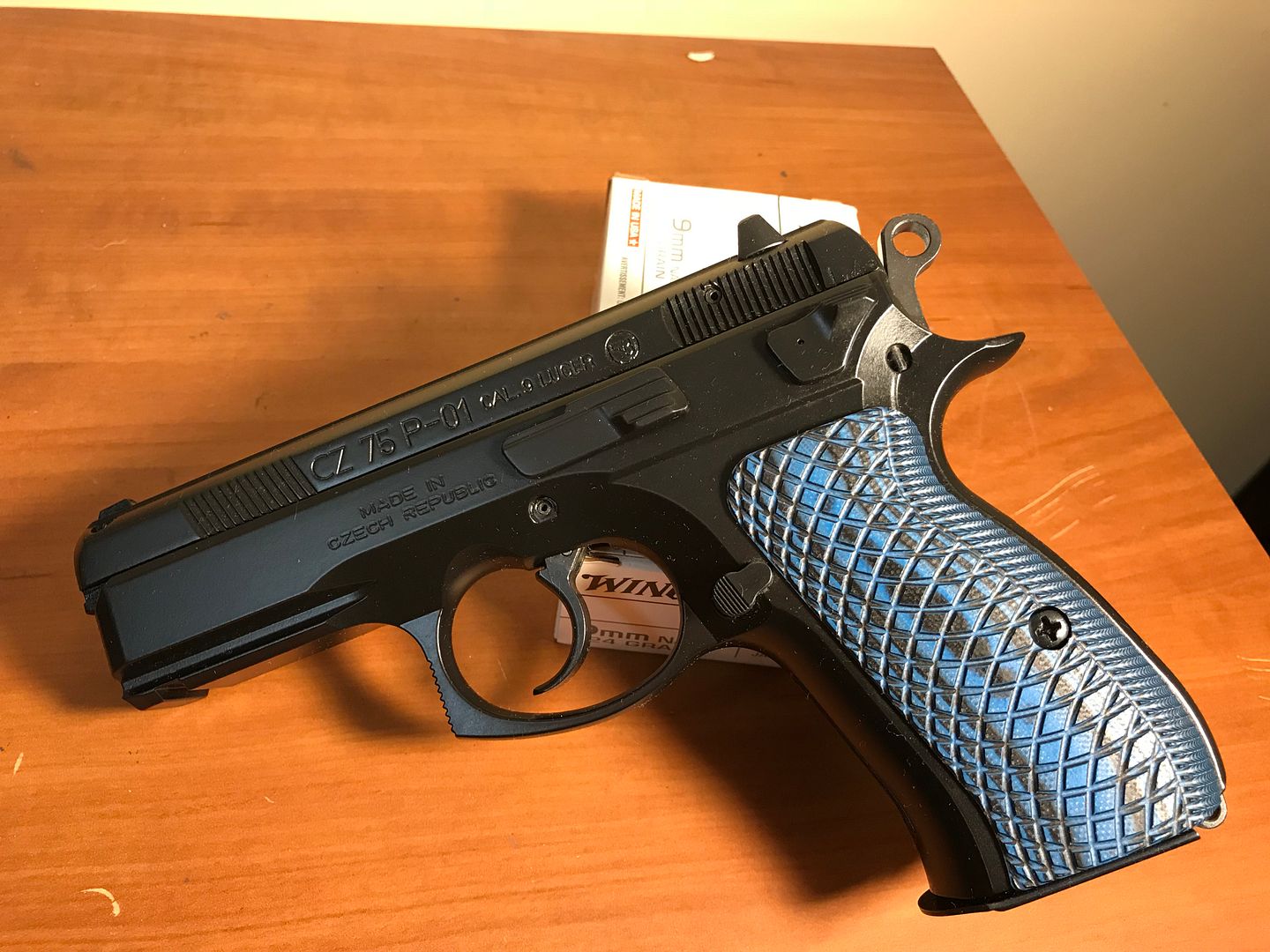 CZ75_P01_BLUE_GRIPS_20171227_zpstqf6kn5e.jpg