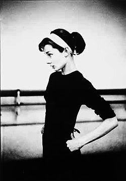 Image hotlink - 'http://i242.photobucket.com/albums/ff55/roxyluv1707/audrey_hepburn.jpg' Image hotlink - 'http://i242.photobucket.com/albums/ff55/roxyluv1707/audrey_hepburn.jpg'