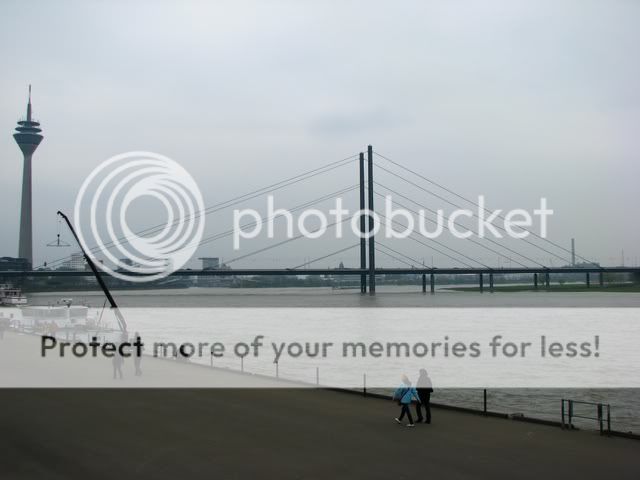 http://i242.photobucket.com/albums/ff307/marina-pavlova/Germany/Dusseldorf-2008/IMG_0261.jpg